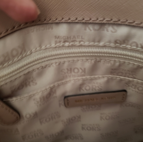 Michael Kors purse - Picture 6 of 8